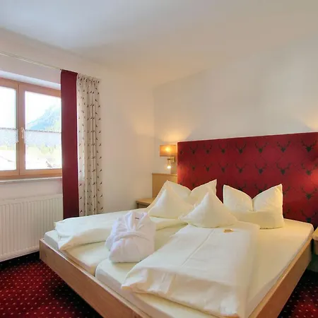 Berghof Hotel 3*